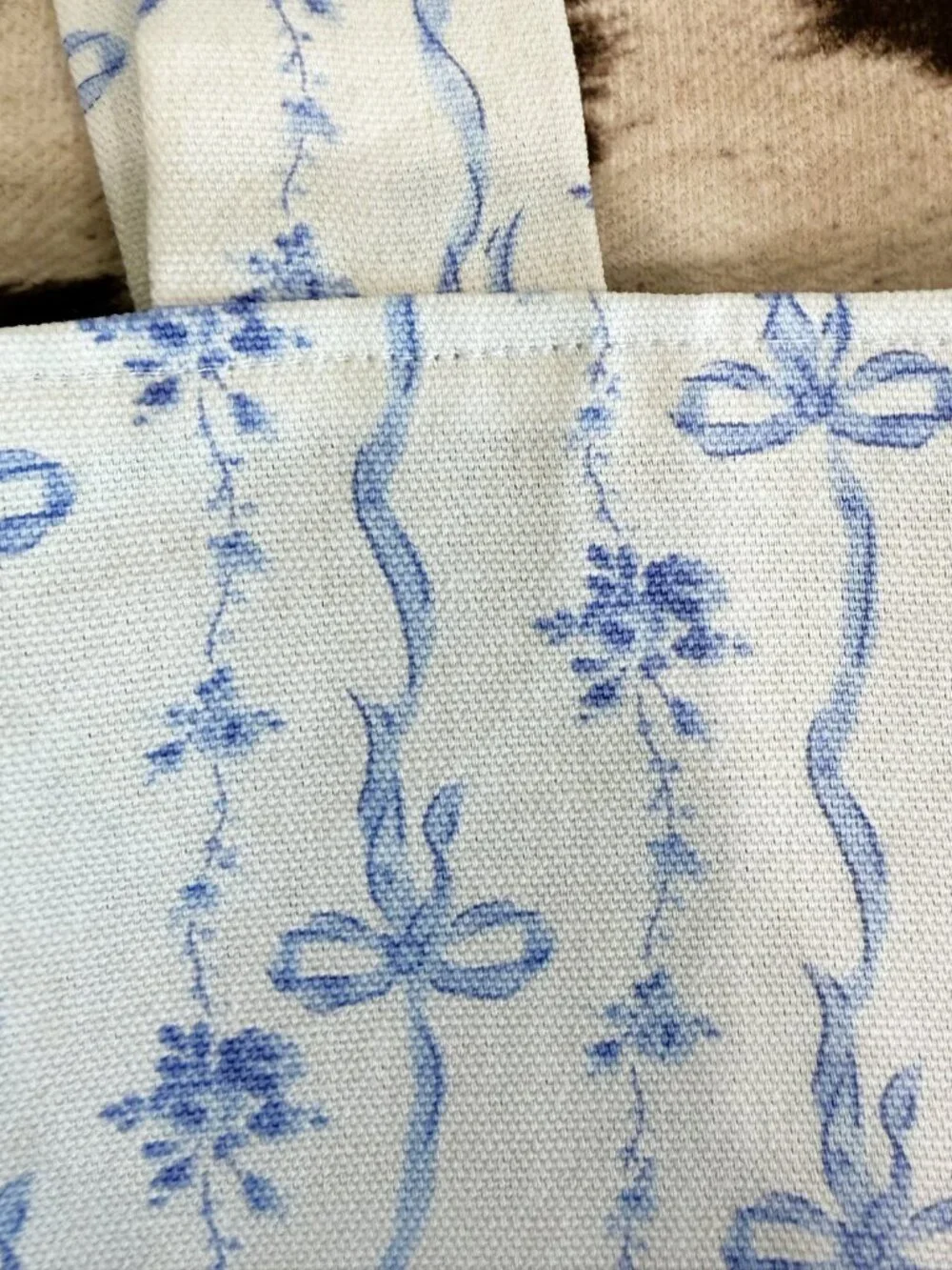 Elegant Blue Ribbon & Bow Tote Bag for Everyday Use